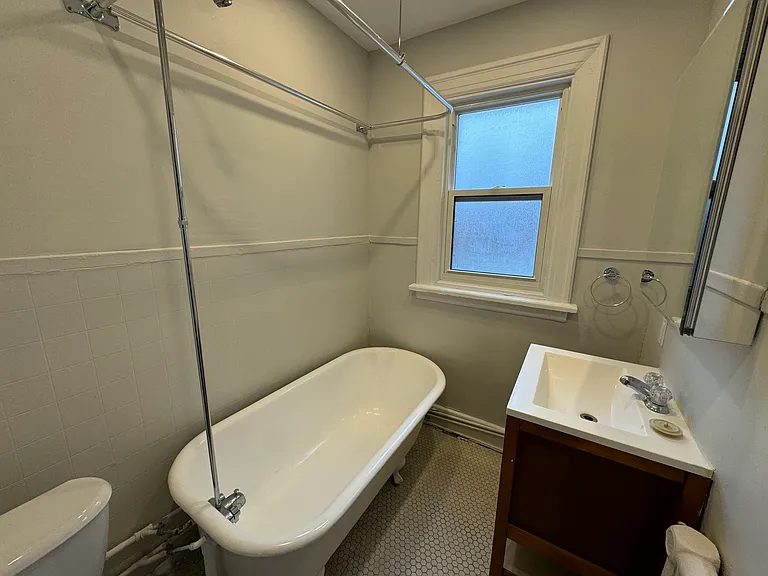 214 Gloucester St — Photo 12