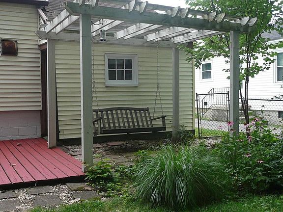 5th image of 196 W Fountain Ave