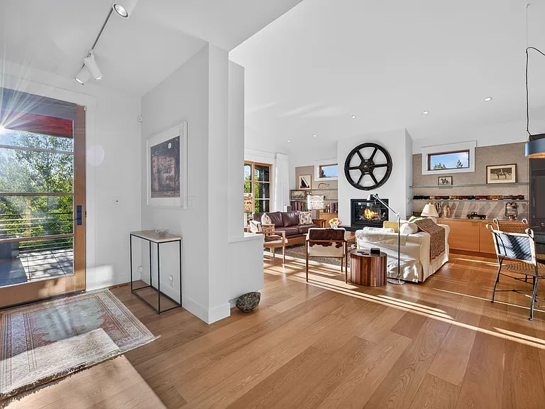 19077 Mount McLoughlin Ln — Photo 25