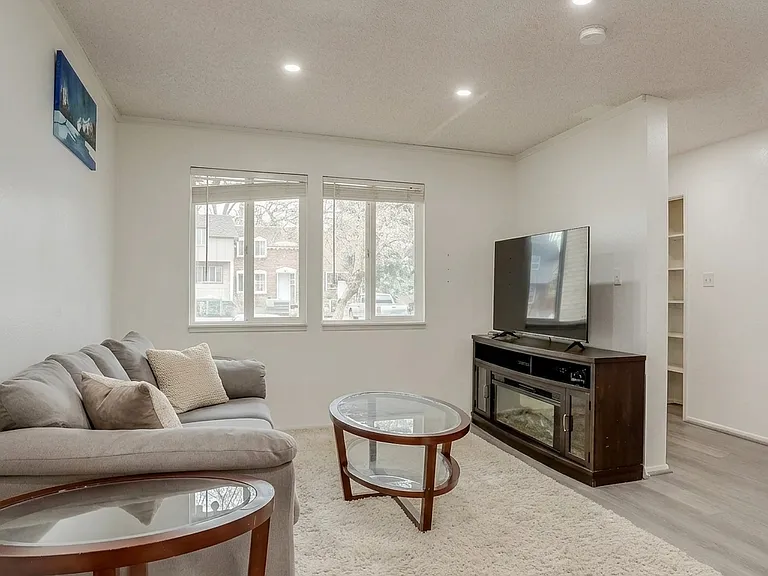 11646 Lincoln St — Photo 69