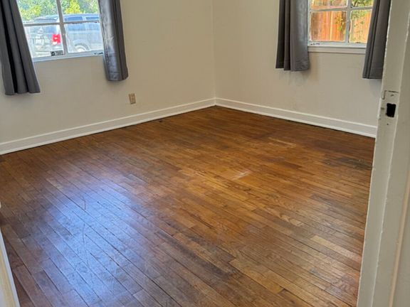 4th image of 1338-1340 E Lansing Way