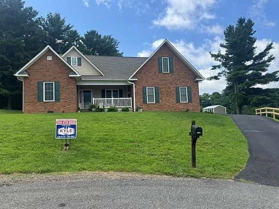 2nd image of 102 Carriage Dr