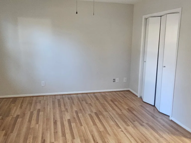 119 Albemarle Dr — Photo 5