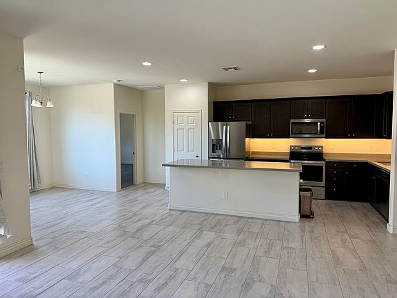 Kitchen & dining areas