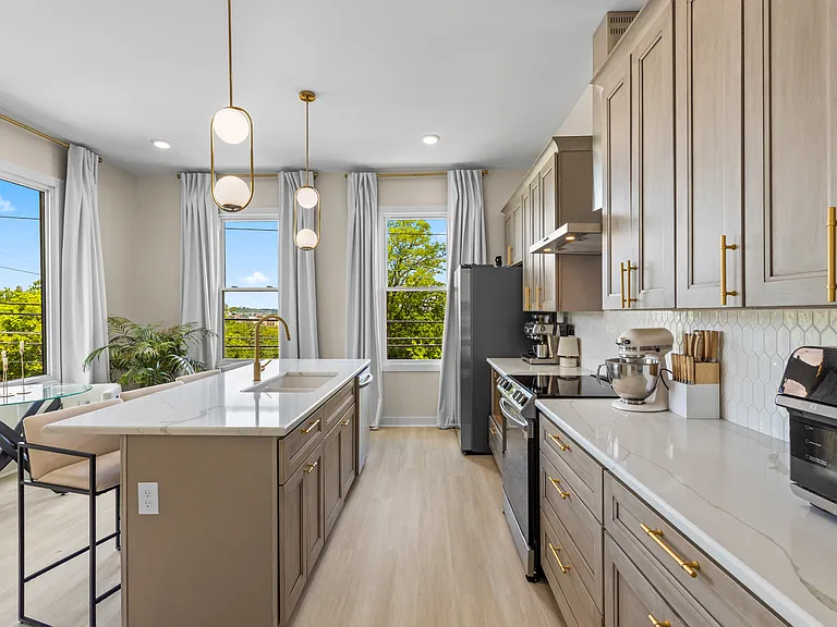 1255 W Pike St — Photo 17