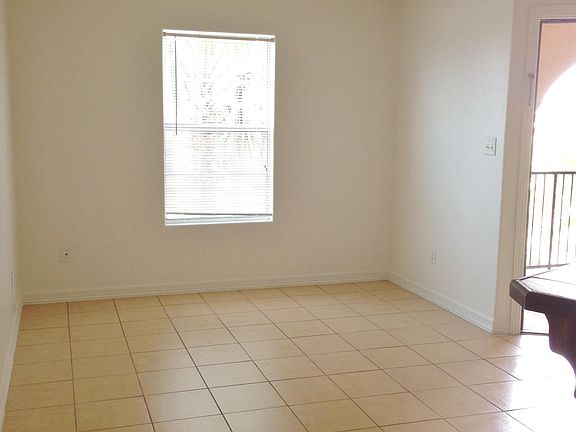 5th image of 1000 E Stenger St #B5