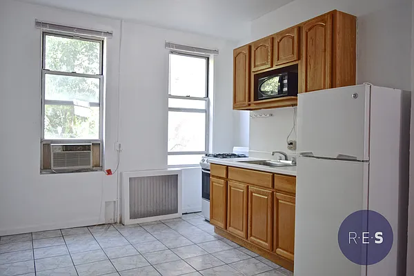 Rented by RES New York | media 23