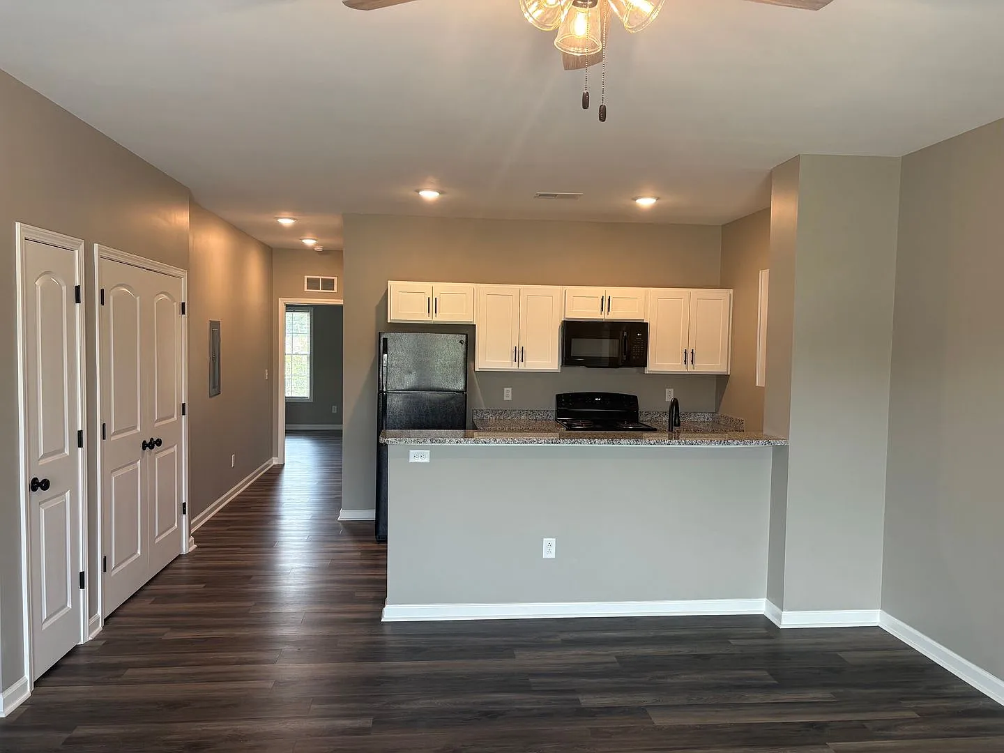 244 Calumet Dr — Photo 1