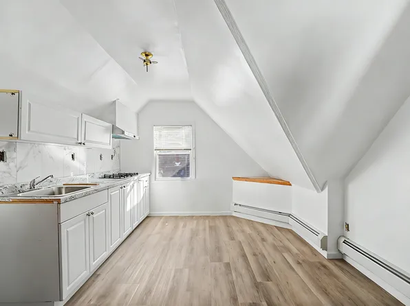 (undisclosed Address), Richmond Hill, NY 11418