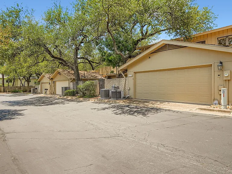 8104 East Ct — Photo 34