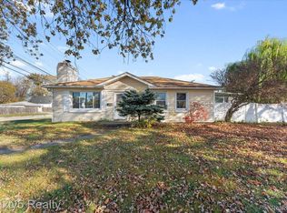 13627 Helen St, Southgate, MI 48195