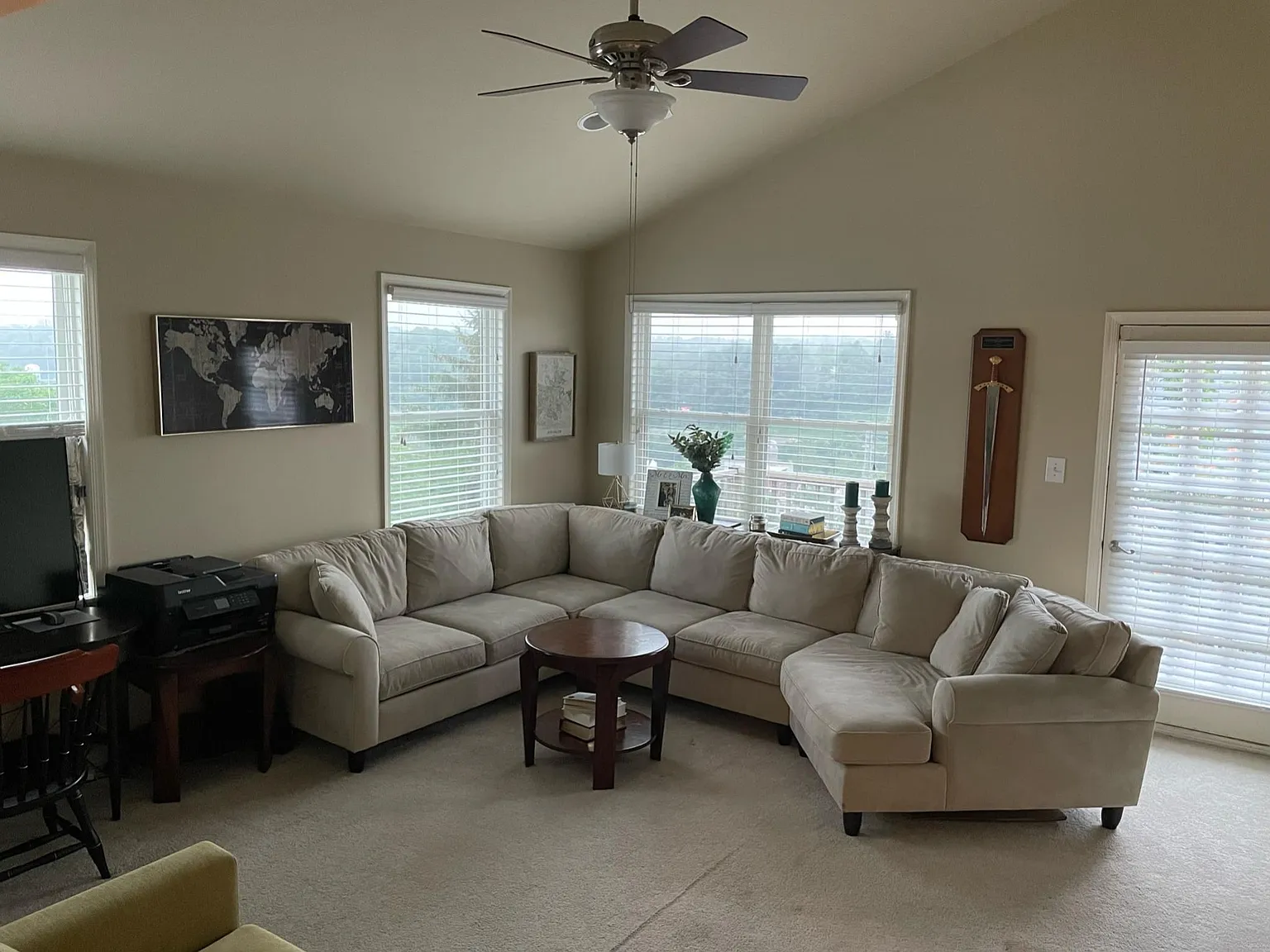 5 bed, 3.5 bath, 3450 sqft, $3,250 — Photo 2