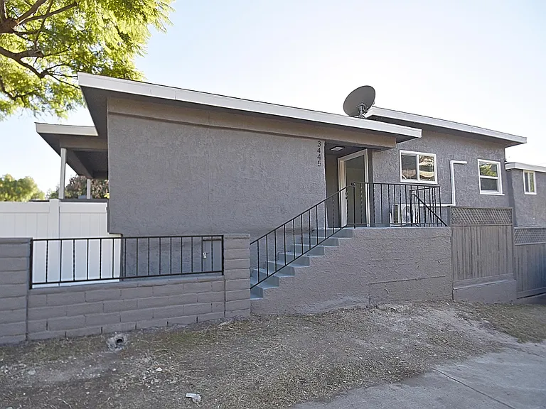 3445 Newton Ave — Photo 1