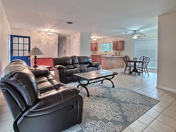3rd image of 206 Loma Vista Dr