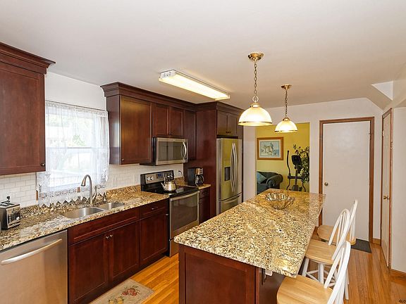 2nd image of 20 Lighthouse Dr