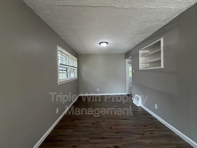 1113 Highmont Dr — Photo 7