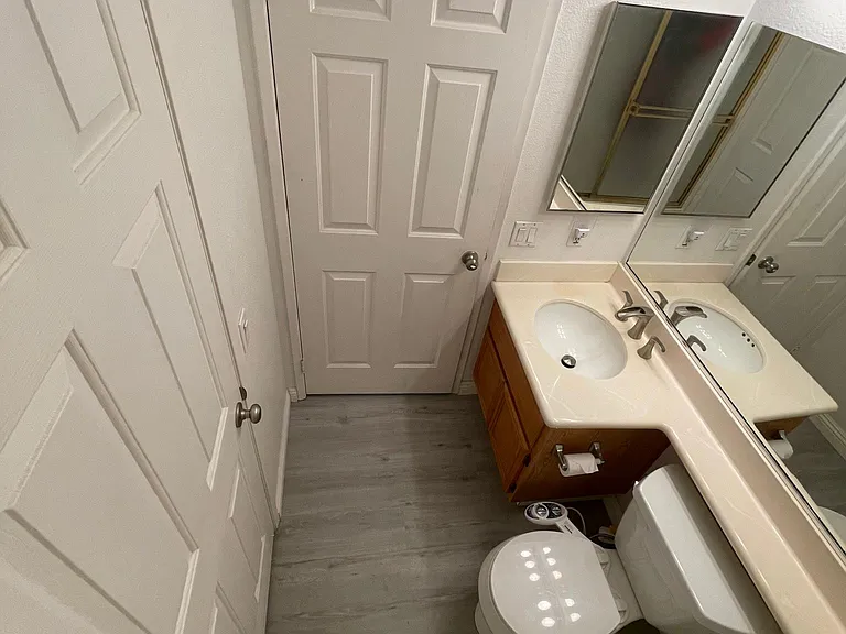 Guest bathroom/2nd bedroom bathroom