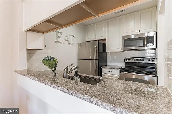 1020 N Stafford St #408 — Photo 7