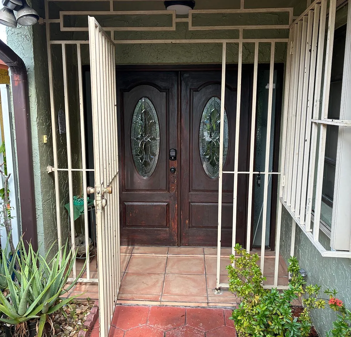 4 bed, 1700 sqft, $4,200 — Photo 1