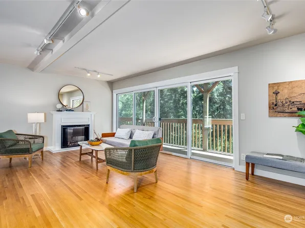 465 Winslow Way E #215, Bainbridge Island, WA 98110