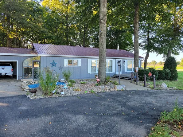 8919 9b Rd, Plymouth, IN 46563