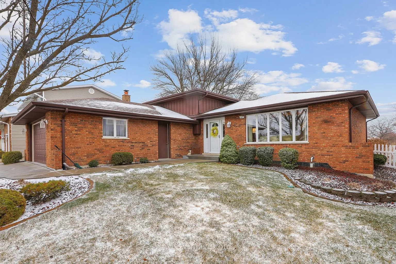 15637 La Paz Dr photo 1