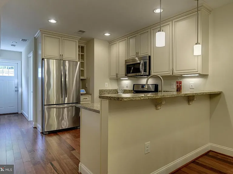 538 Newton Pl NW — Photo 9