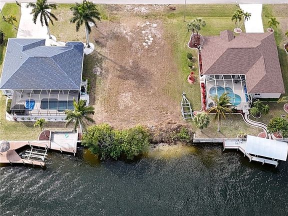 4th image of 2823 SW 37th Ter