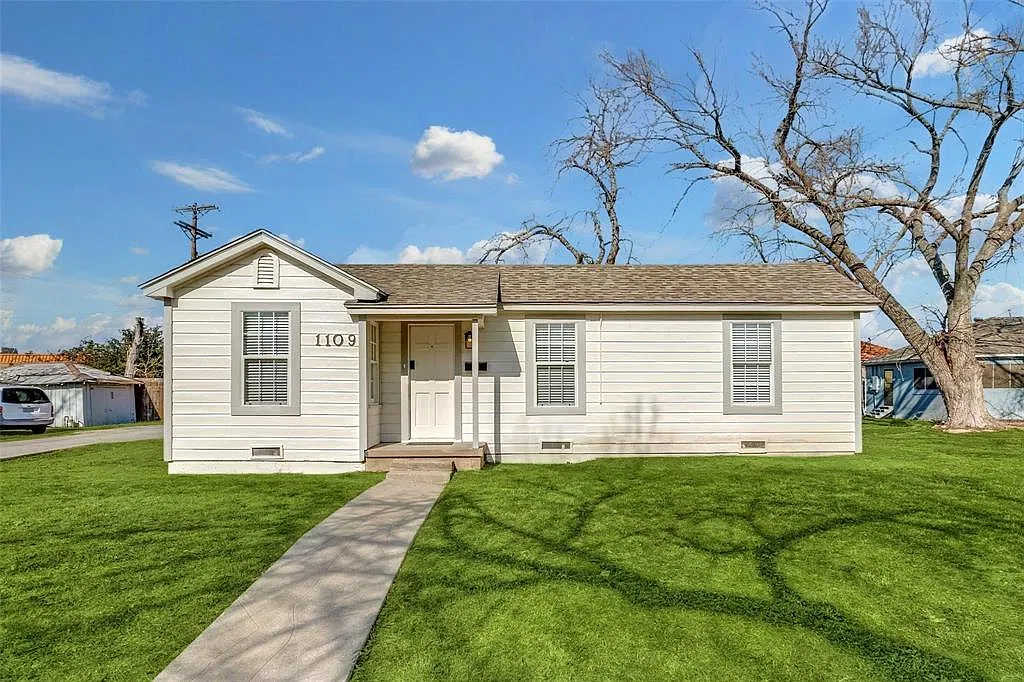 2 bed, 1.0 bath, 956 sqft, $1,495 — Photo 1