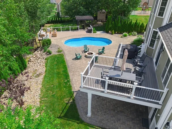 5 Autumn Gate Cir, Millbury, MA 01527