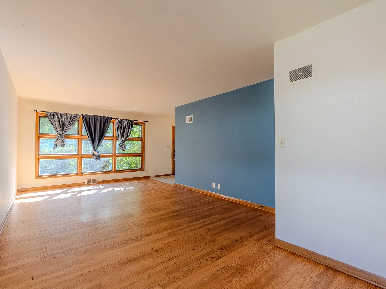 3 bed, 1159 sqft, $2,700 — Photo 2