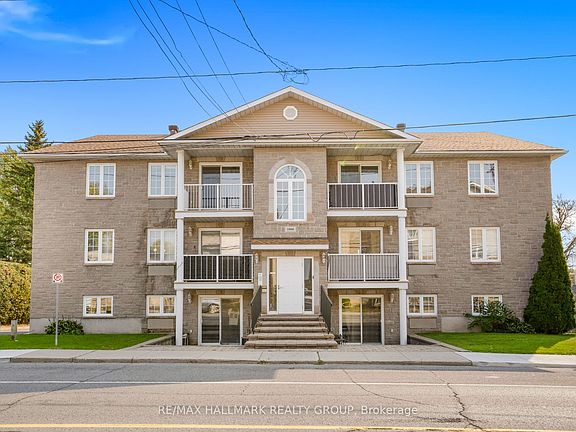 2nd image of 1005 Laurier St #302
