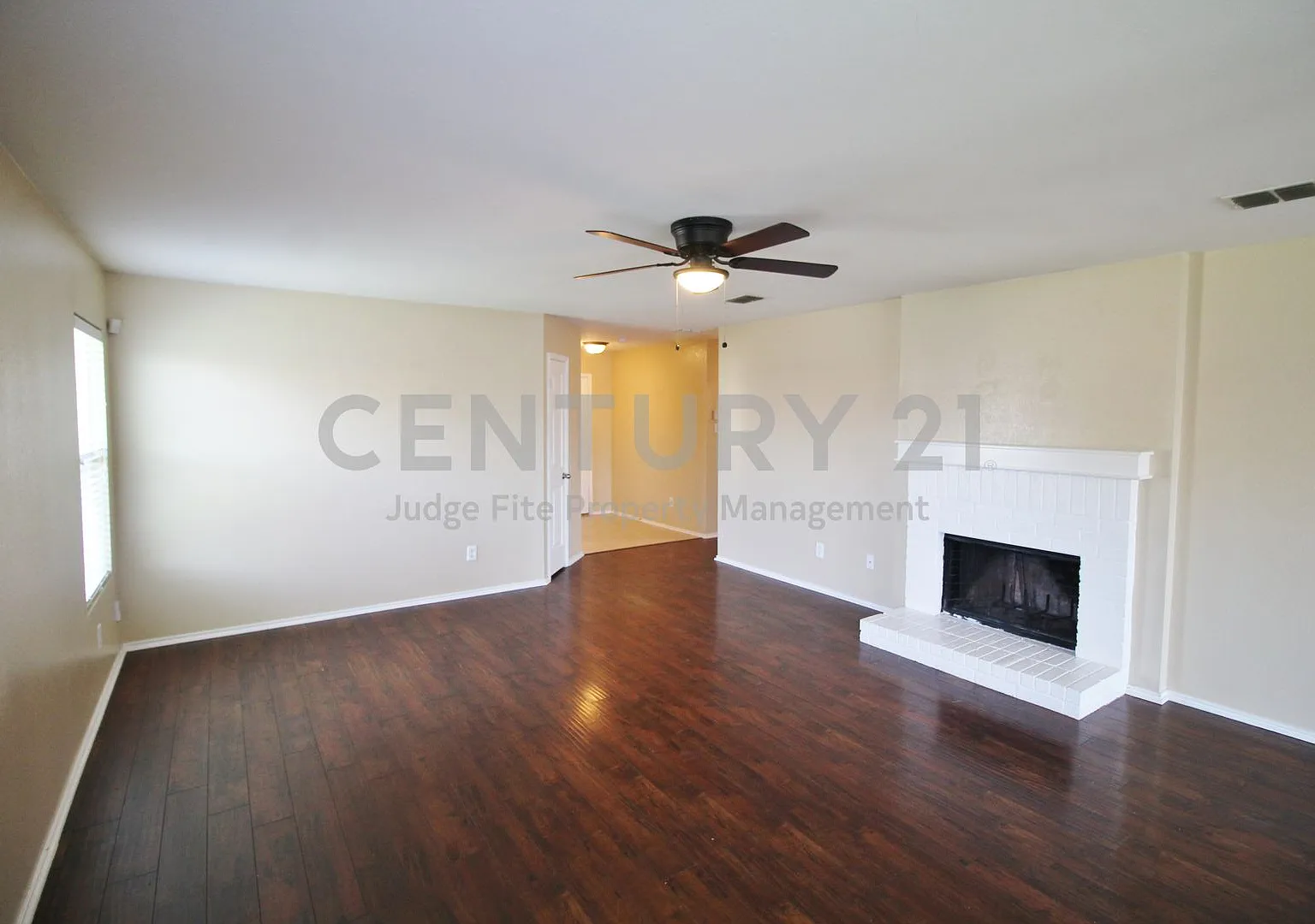 Well-Maintained 3/2/2 Home in Royce City For Rent! — Photo 2