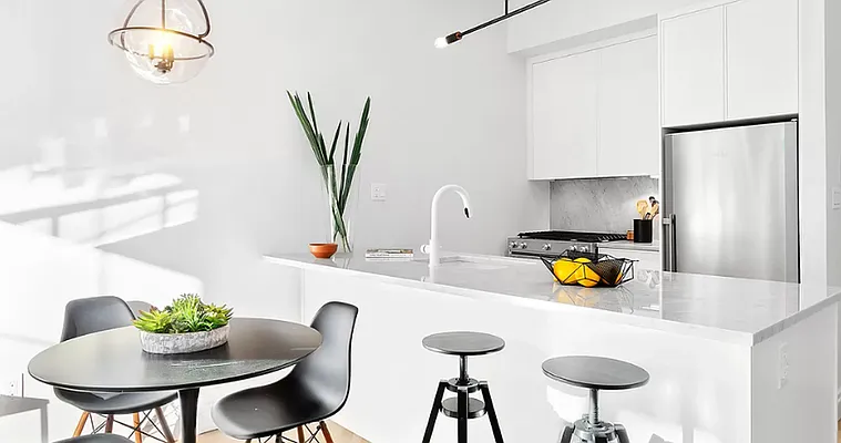 Rented by Hillel Realty Group | media 32