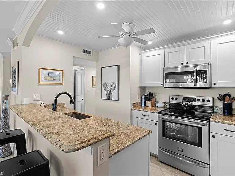 579 Seaview Ct #2 — Photo 8