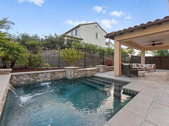 3rd image of 261 Flores Ln