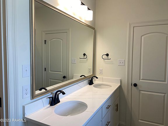 5th image of 109 Preston Rose Ln