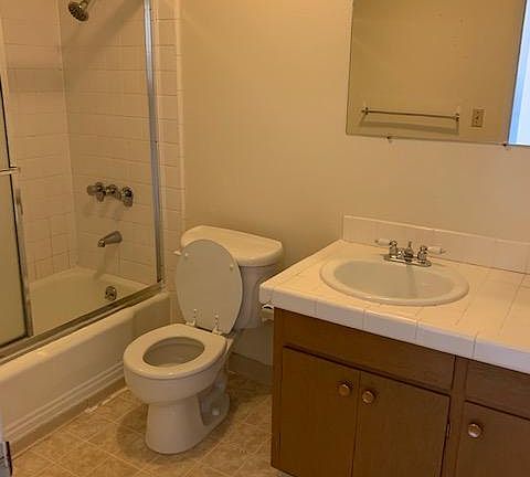 4th image of 950 Roble Ave APT 7