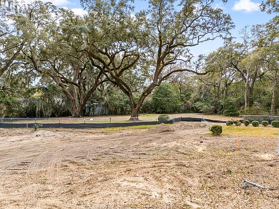 3rd image of 1042 Chambers Ln