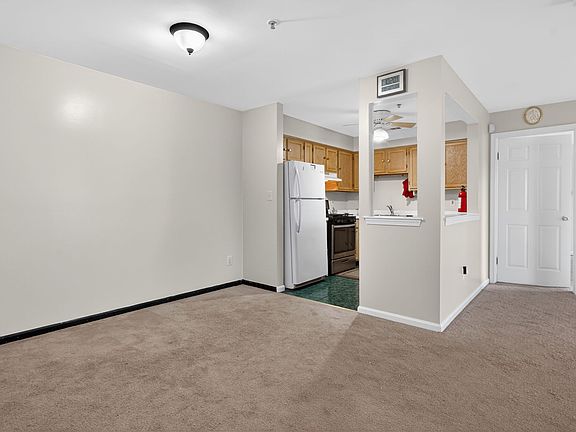 3rd image of 726 Waterford Dr