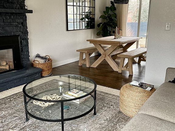 Eating Area off of Kitchen