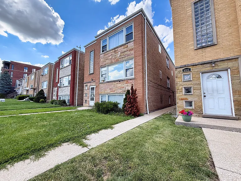 6316 W Belmont Ave — Photo 9