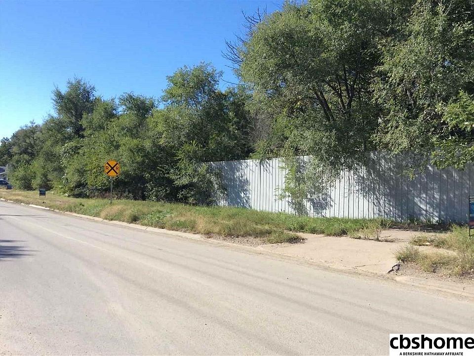 2nd image of 1102 Fort St