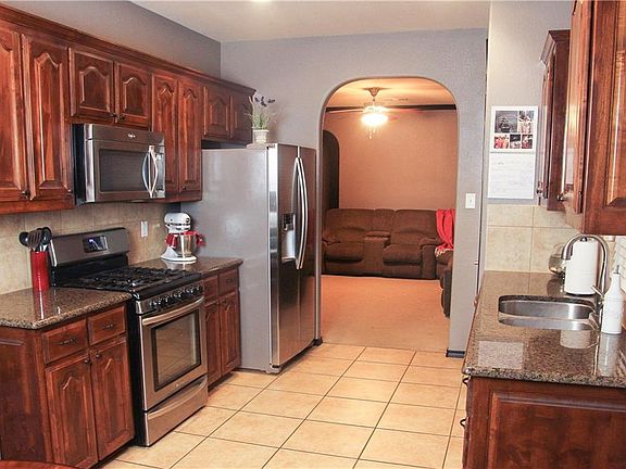 4th image of 2412 Priscella Dr