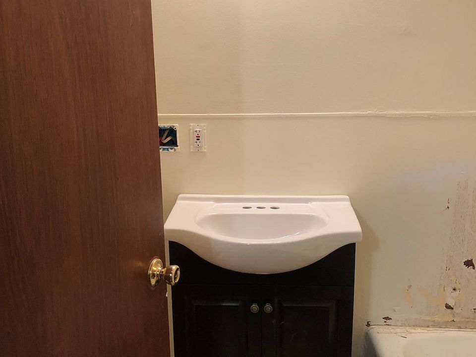 2nd image of 11 Columbus St APT 1