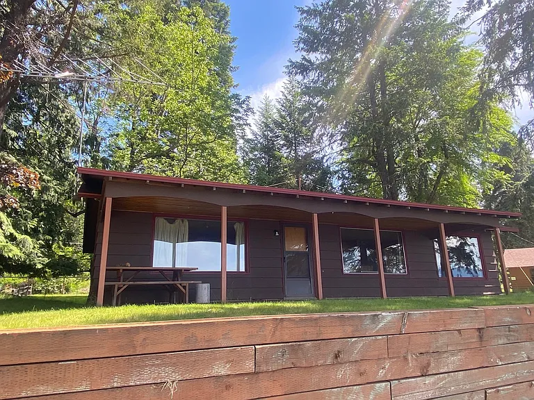 270 Eameshore Dr — Photo 4