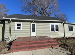 1102 Sandy Hollow Rd, Rockford, IL 61109