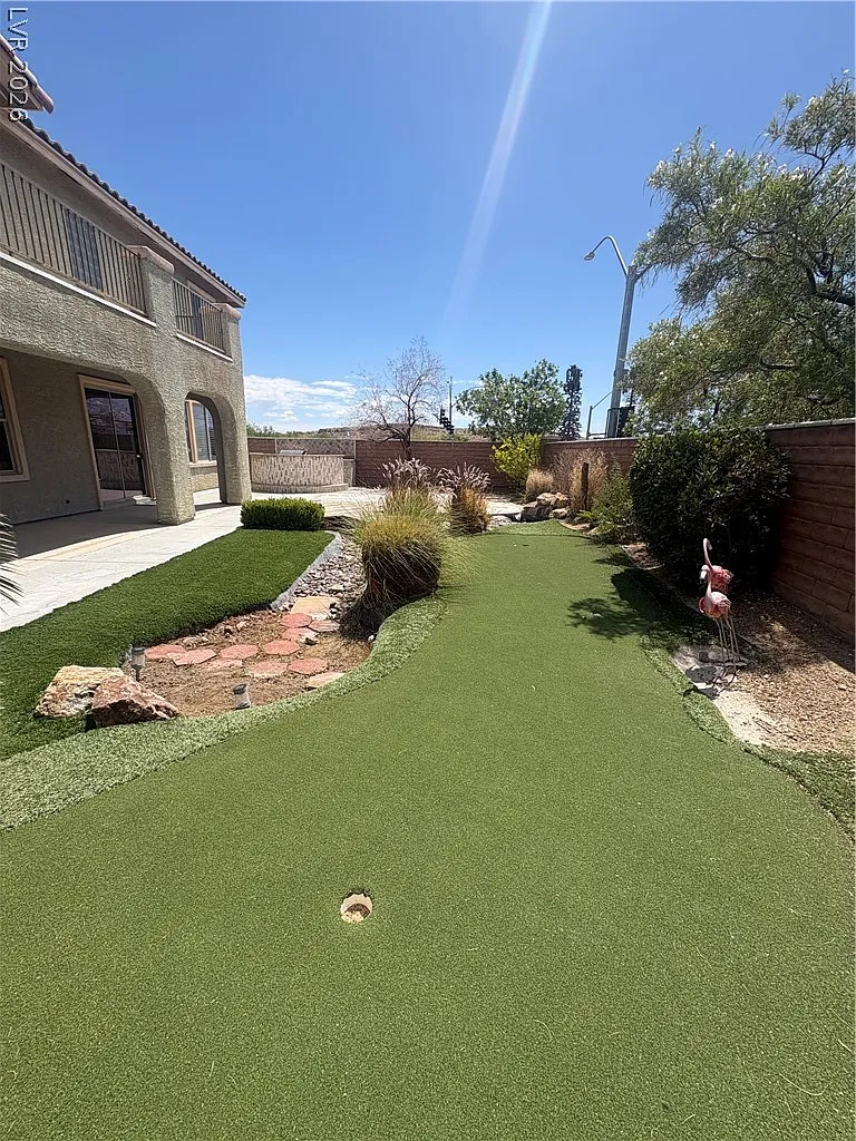 5 bed, 4.0 bath, 3987 sqft, $3,252 — Photo 2