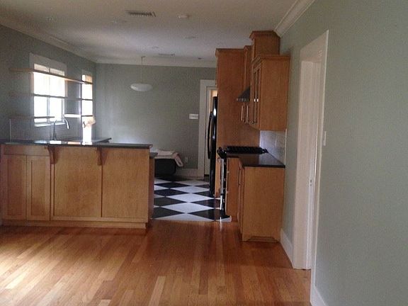 3rd image of 440 Bellevue St