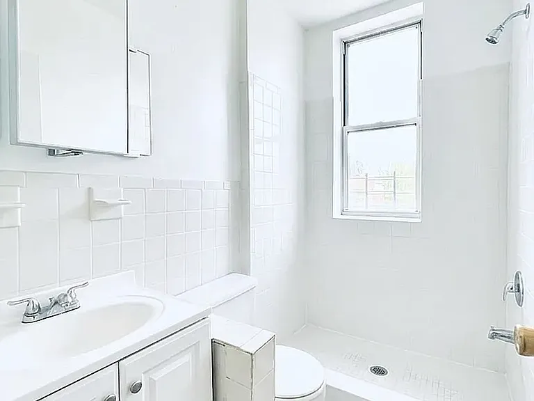 323A E 89th St #5E — Photo 5